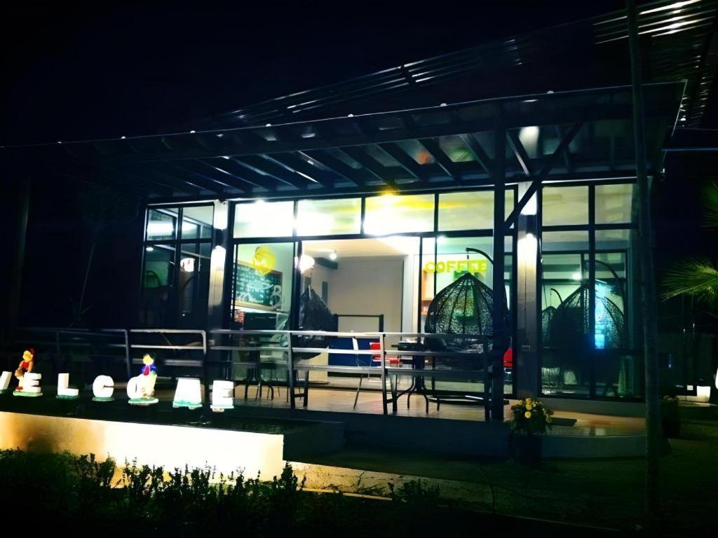 Sixty-Nine Resort Nakhon Phanom Exterior foto